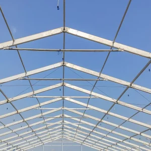 Installing,A,Huge,Tent,Size,Suitable,For,All,Parties,,Festivals,